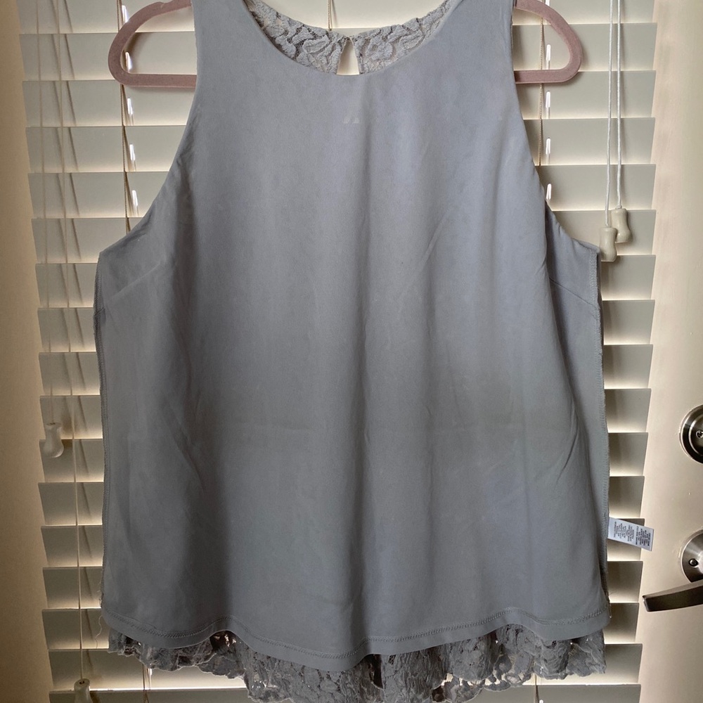 LOFT Dove Gray Lace Peplum Sleeveless Top ⬜️ - Picture 6 of 13
